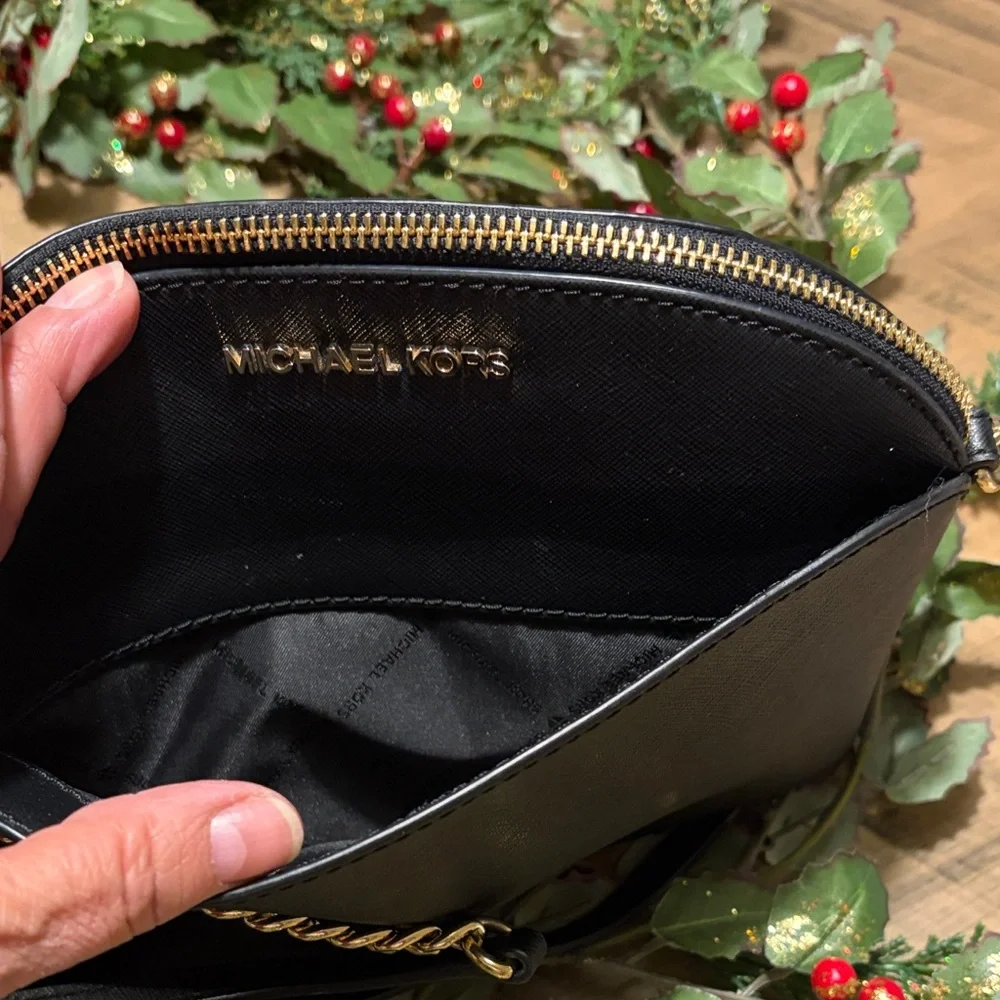 Michael Kors Elegant Black Crossbody Bag and Wallet - Picture 2 of 13